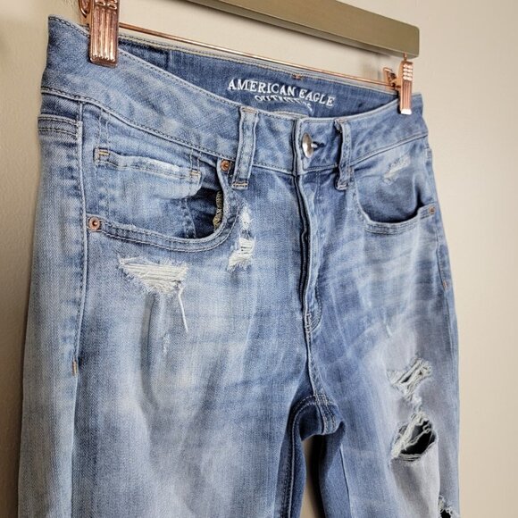 AE 2 Tomgirl Button Fly Distressed Crop Medium Wash Relaxed Jeans American Eagle - Picture 6 of 16